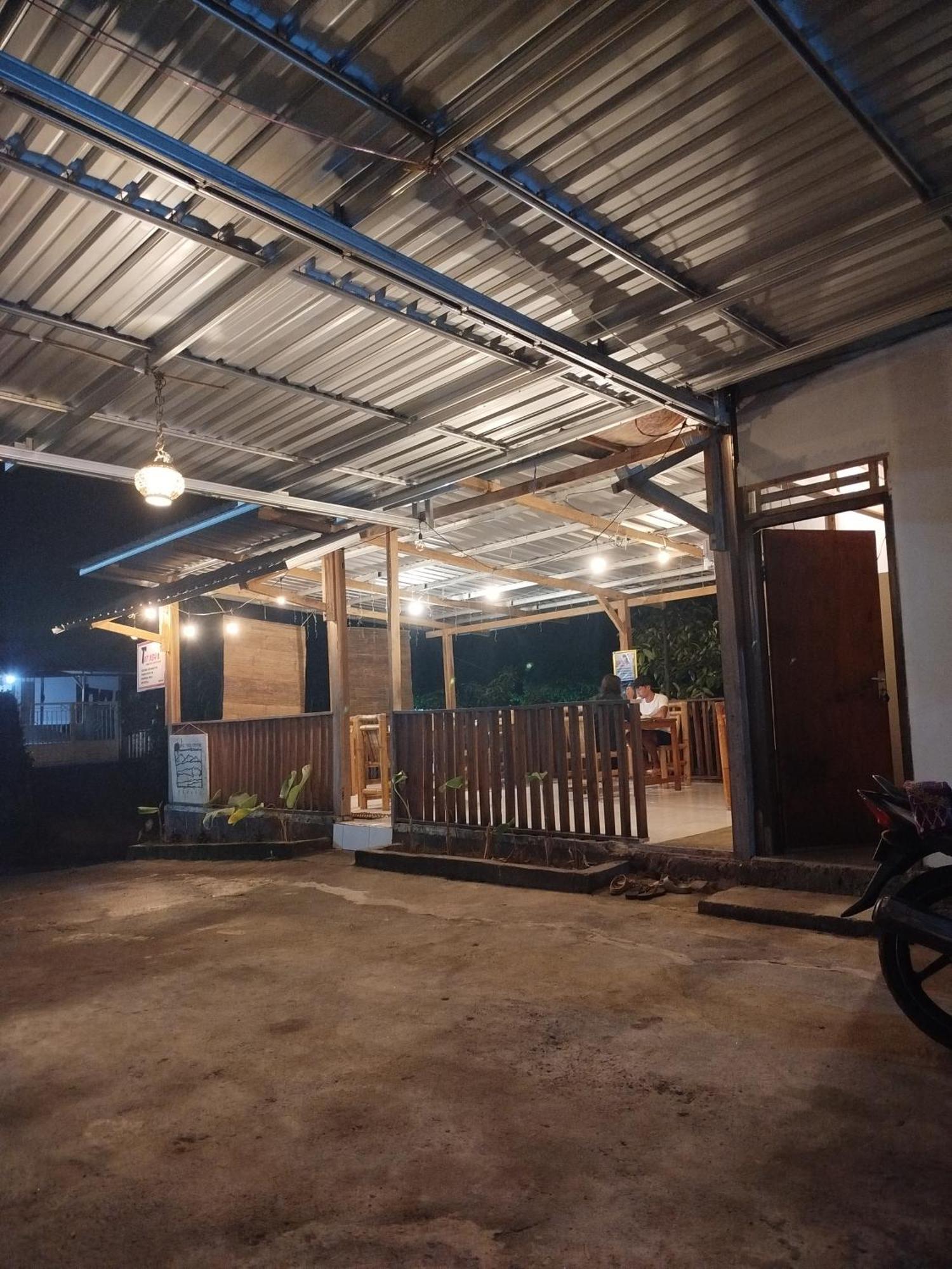 Tatasya Homestay Senaru Exterior photo